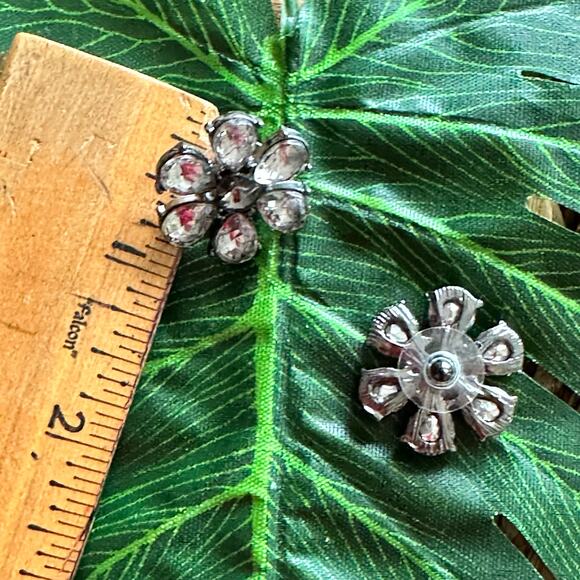 BOGO FREE GUNMETAL
FLOWER POST EARRINGS - Picture 3 of 6